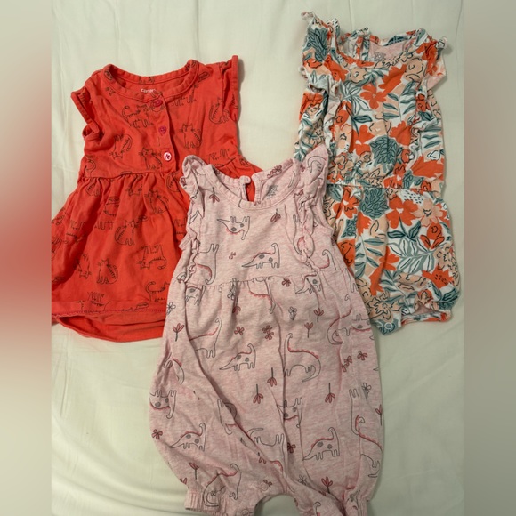 Carter’s Bundle of two rompers and one dress size 9 months - Picture 1 of 7